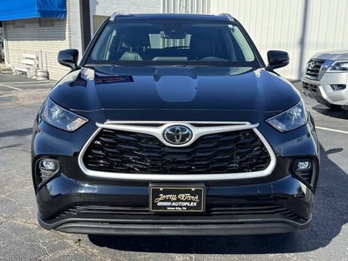 Used 2023 Toyota Highlander XLE image 2