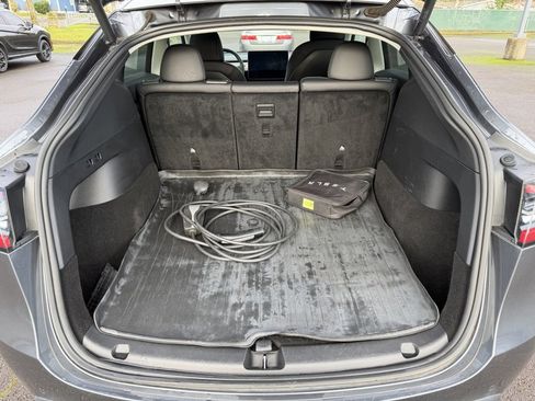 Used 2022 Tesla Model Y Long Range image 10