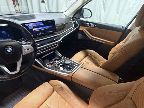 Used 2024 BMW X7 xDrive40i w/ Premium Package AWD/4WD image 5