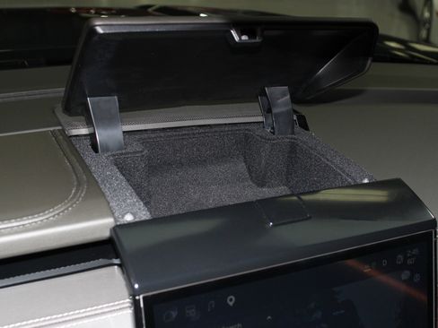 Used 2025 GMC Yukon Denali Ultimate w/ LPO, Floor Liner Package AWD/4WD image 82