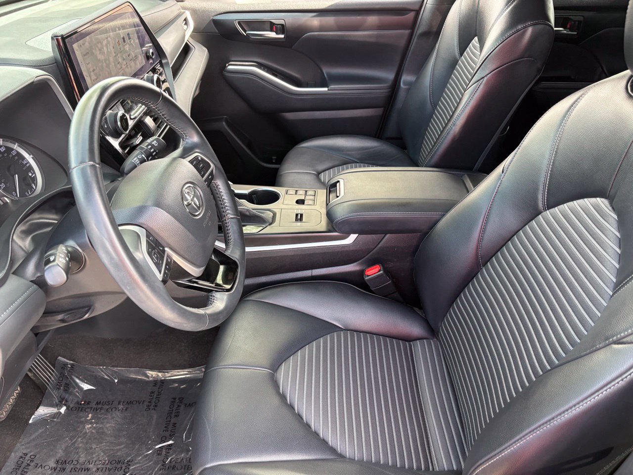 Used 2023 Toyota Highlander XSE FWD image 18