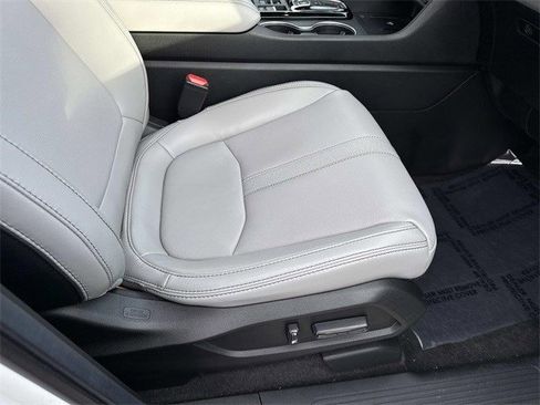 Used 2025 Honda Pilot Touring image 10
