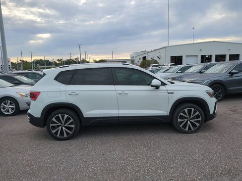 Certified 2023 Volkswagen Taos SE w/ Panoramic Sunroof Package FWD image 5