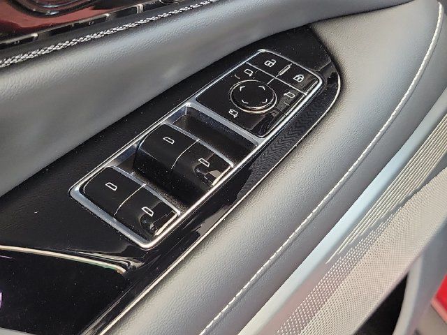 Used 2025 Cadillac Optiq Sport 2 w/ LPO, Floor Liner Package AWD/4WD image 8
