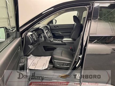 Used 2025 Nissan Pathfinder SV FWD image 30