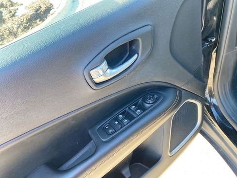 Used 2020 Jeep Compass Limited image 22