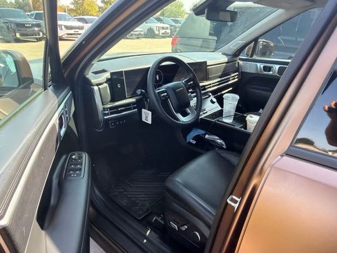 Used 2025 Hyundai Santa Fe Limited AWD/4WD image 2