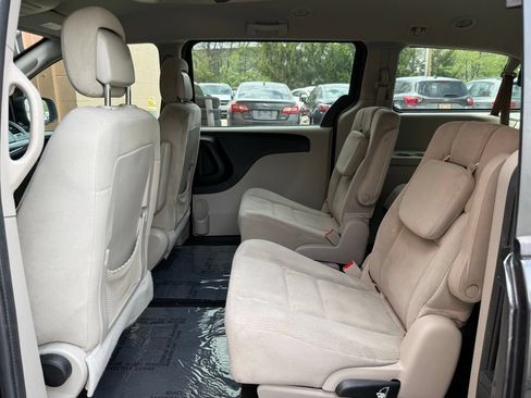 Used 2016 Dodge Grand Caravan SE w/ Quick Order Package 29E SE FWD image 13