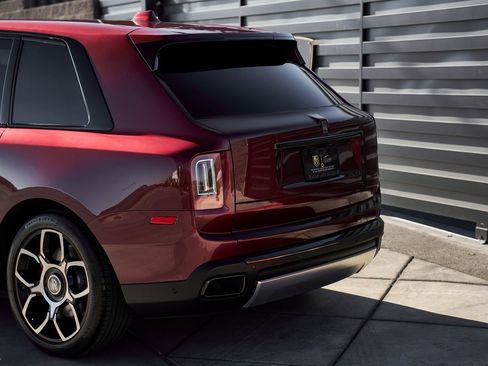 Used 2022 Rolls-Royce Cullinan Black Badge image 10