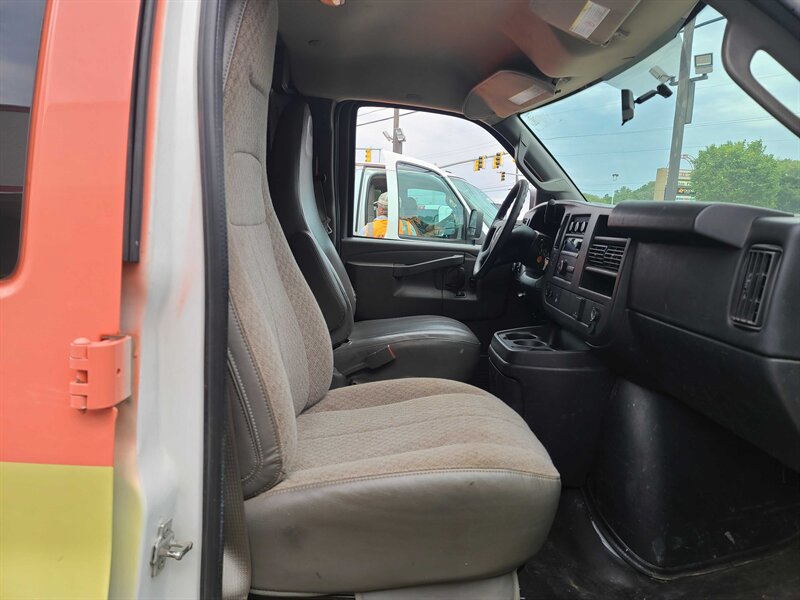 Used 2016 GMC Savana 2500 Extended RWD image 13