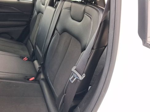 Certified 2023 Jeep Grand Cherokee Altitude AWD/4WD image 13