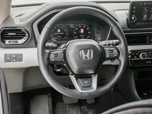 Used 2025 Honda Pilot Elite image 6