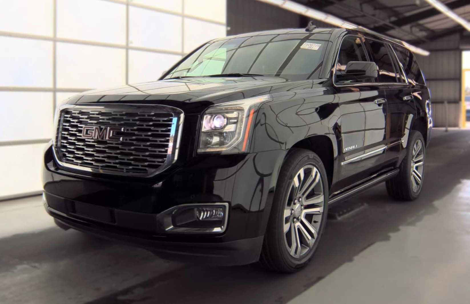 Used 2018 GMC Yukon Denali w/ Denali Ultimate Package AWD/4WD image 1