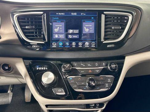 Used 2019 Chrysler Pacifica Touring Plus w/ Advanced Safetytec Group FWD image 20