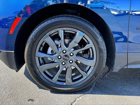 Used 2023 Chevrolet Equinox RS w/ RS Leather Package image 8