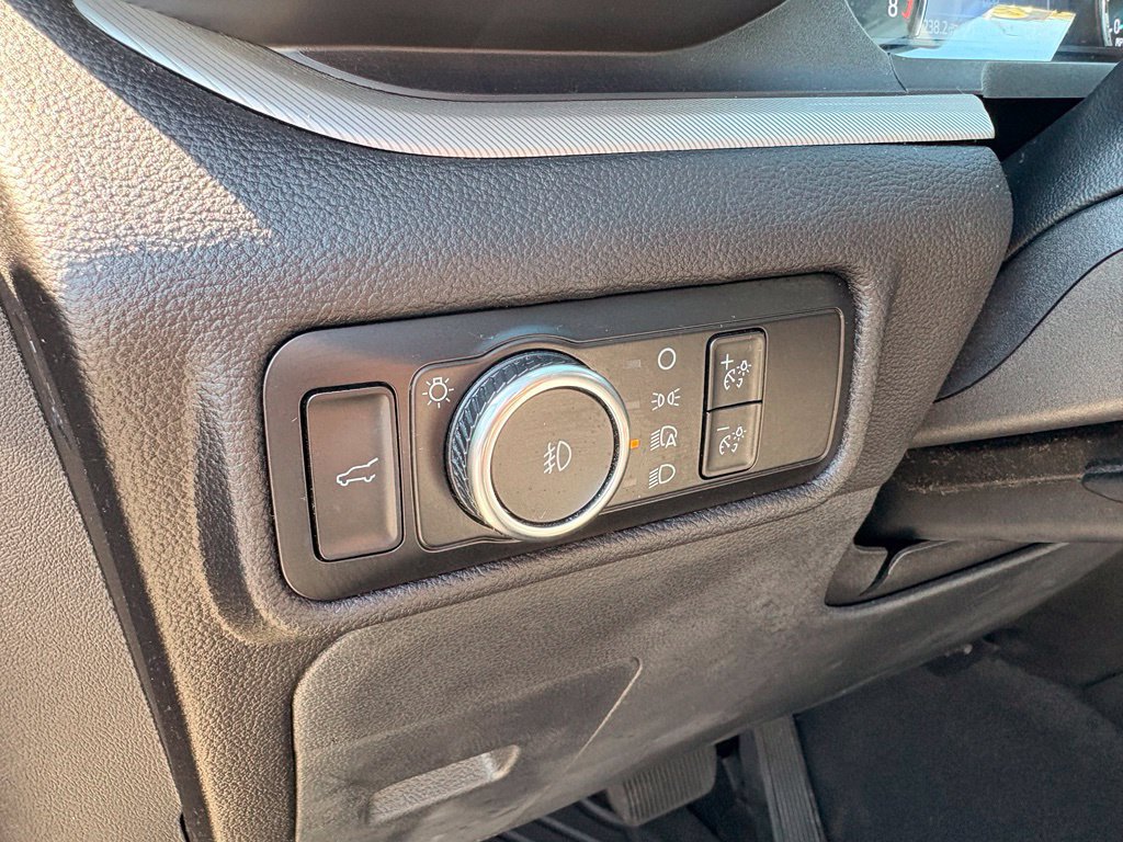 Used 2023 Ford Explorer XLT w/ Equipment Group 202A RWD image 13