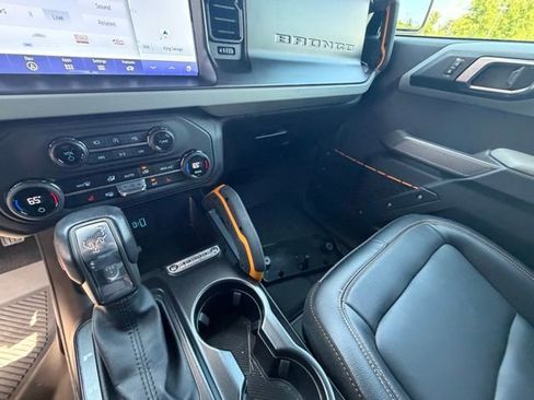 Used 2023 Ford Bronco Badlands w/ Sasquatch Package AWD/4WD image 35