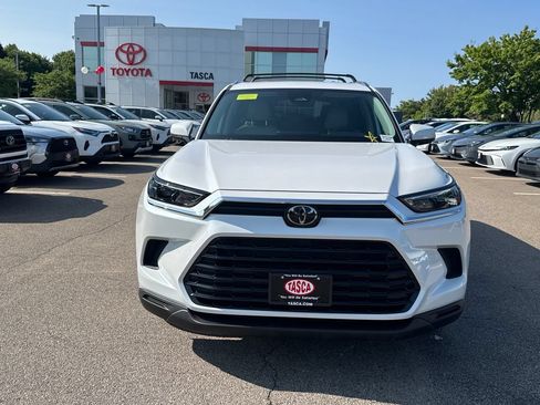 Used 2024 Toyota Grand Highlander AWD image 2