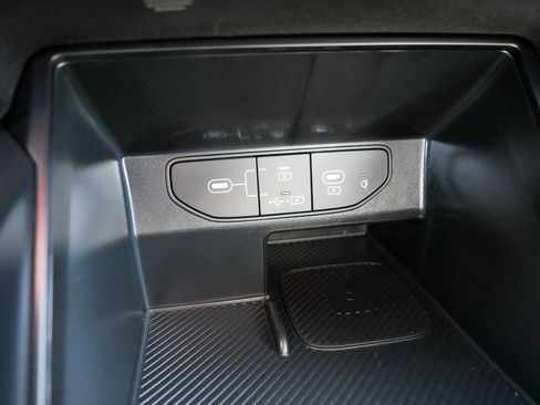 Certified 2025 Kia Sorento S w/ Panoramic Sunroof Package image 33