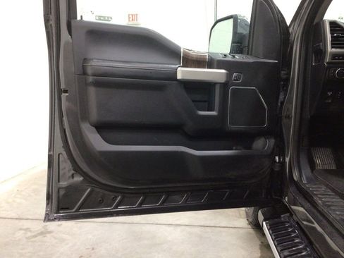 Used 2019 Ford F150 Lariat image 19