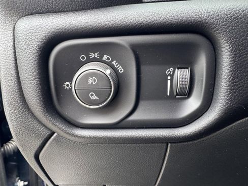 Used 2024 RAM 2500 Big Horn w/ Sport Appearance Package image 13