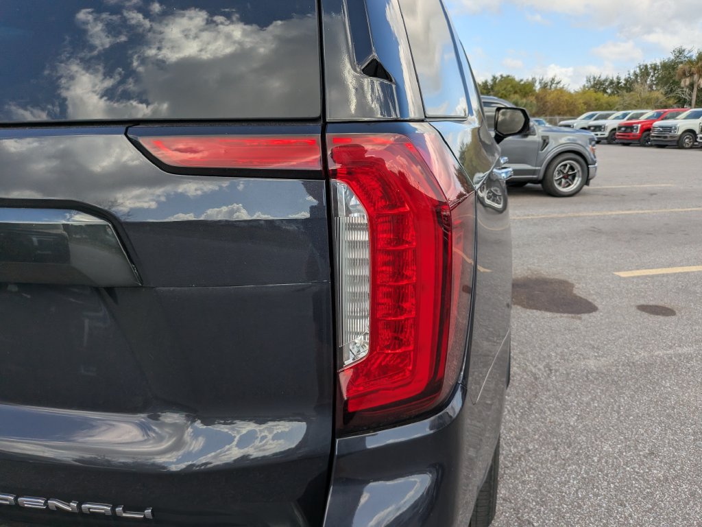 Used 2024 GMC Yukon Denali Ultimate AWD/4WD image 11