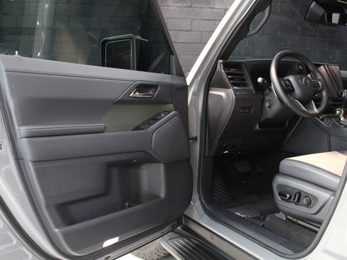 Used 2024 Lexus GX 550 AWD/4WD image 27