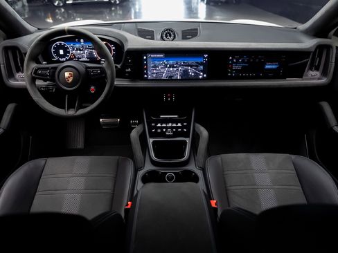 Used 2024 Porsche Cayenne Turbo GT image 43