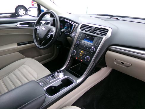 Used 2018 Ford Fusion SE image 27