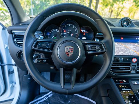 Certified 2025 Porsche Macan image 26