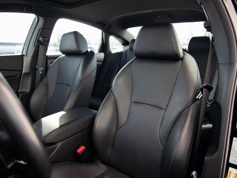 Used 2024 Honda Accord Sport image 11