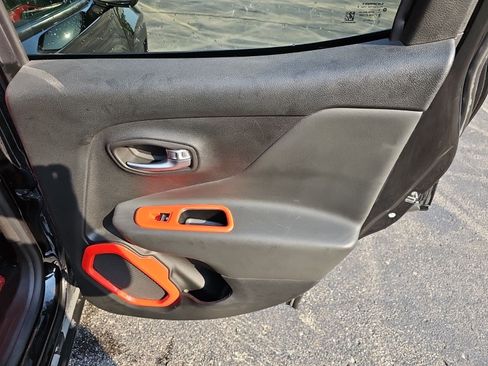 Used 2020 Jeep Renegade Altitude AWD/4WD image 17