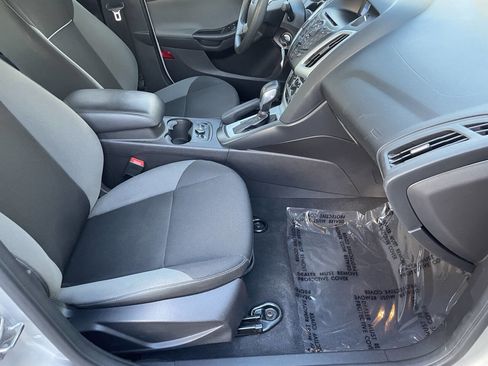 Used 2014 Ford Focus SE w/ SE Winter Package image 10