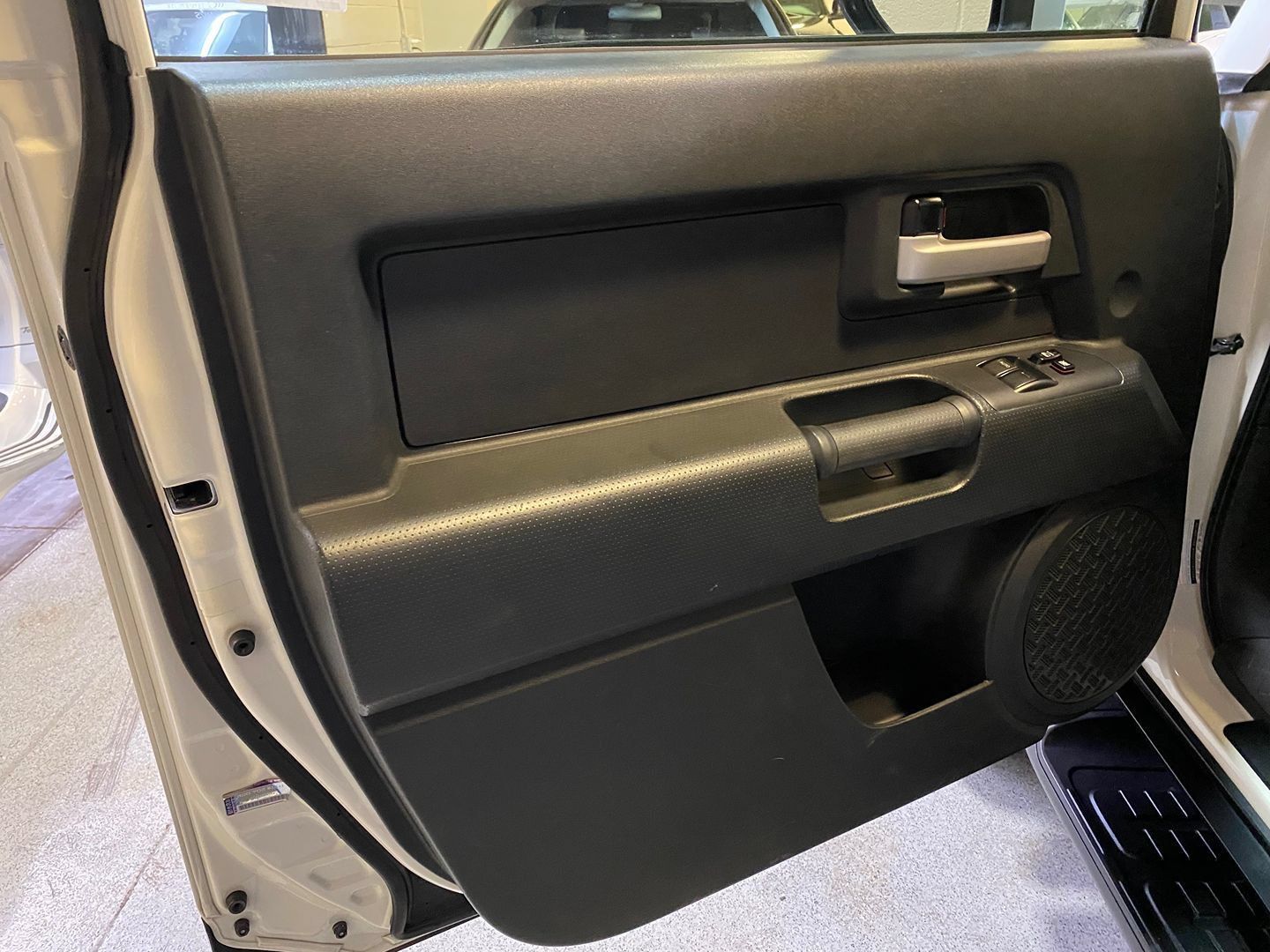 Used 2011 Toyota FJ Cruiser 4WD w/ Convenience Pkg image 40