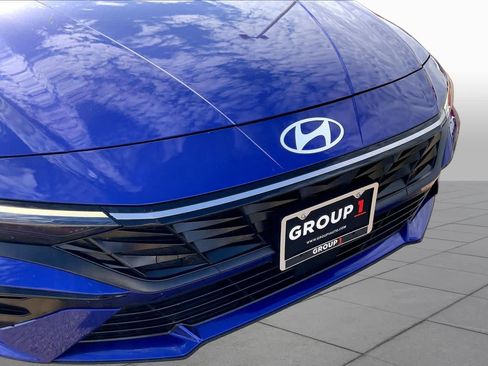 Used 2025 Hyundai Elantra SEL FWD image 29