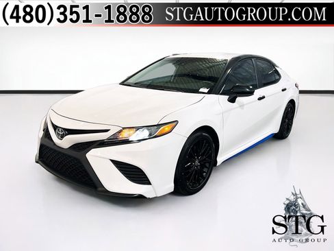 Used 2020 Toyota Camry SE w/ Carpet Mat Package FWD image 1