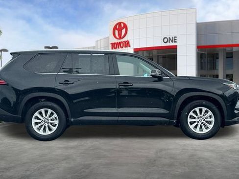 Used 2025 Toyota Grand Highlander FWD image 3