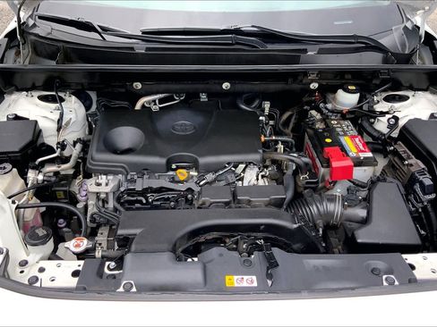 Used 2021 Toyota RAV4 XLE w/ Convenience Package FWD image 31
