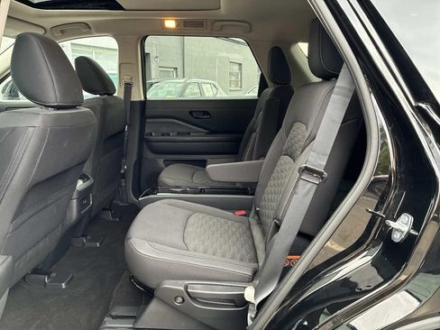 Certified 2023 Nissan Pathfinder SV w/ SV Premium Package AWD/4WD image 15