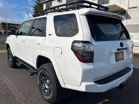 Certified 2022 Toyota 4Runner SR5 AWD/4WD image 7