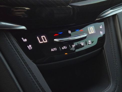 Used 2020 Cadillac XT6 Premium Luxury image 21