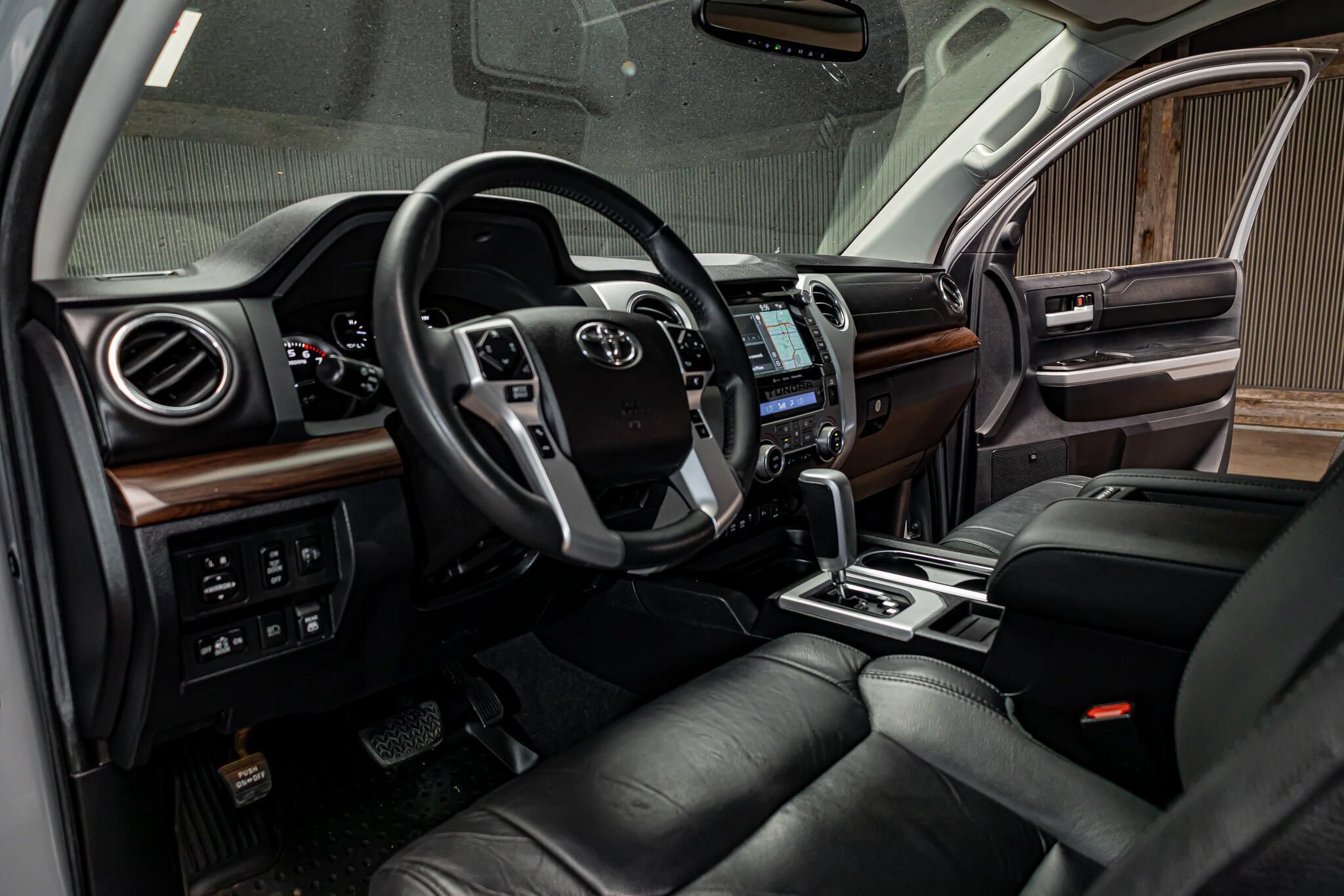 Used 2021 Toyota Tundra Limited w/ Limited Premium Package AWD/4WD image 12