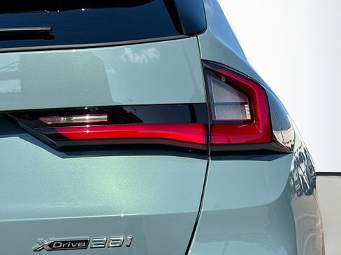 Used 2025 BMW X1 xDrive28i w/ Technology Package image 10