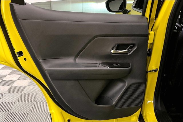 New 2026 Nissan Kicks SR w/ Cold Weather Package FWD image 35