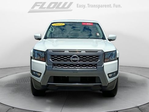 Used 2025 Nissan Frontier SV w/ SV Convenience Package RWD image 2