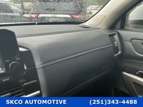 Used 2025 Nissan Pathfinder Platinum FWD image 24