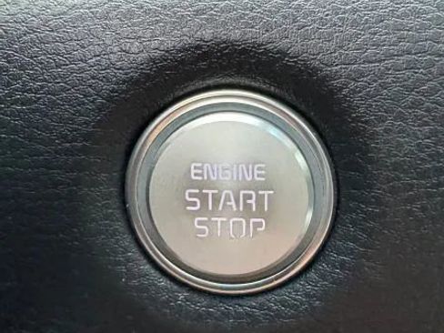 Used 2019 Kia K900 Luxury image 32