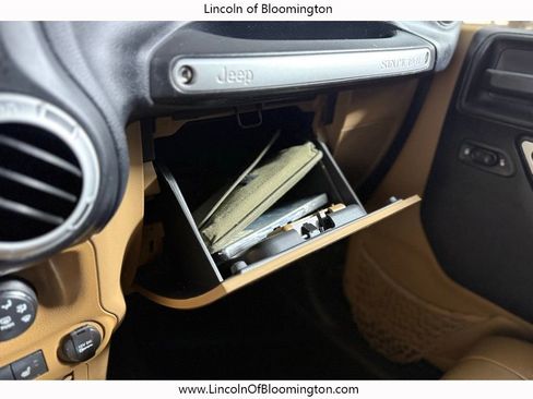 Used 2012 Jeep Wrangler Unlimited Sahara w/ Connectivity Group image 35