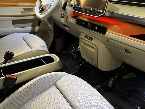 New 2025 Volkswagen ID. Buzz 1st Edition image 15