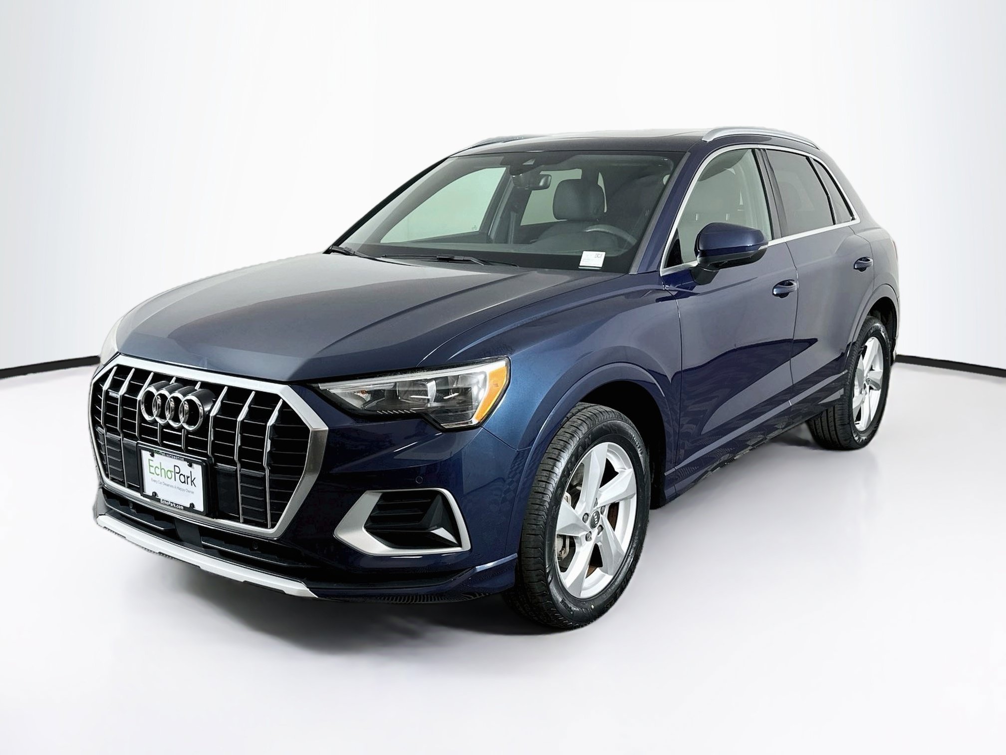 Used 2019 Audi Q3 2.0T Premium w/ Convenience Package AWD/4WD image 3